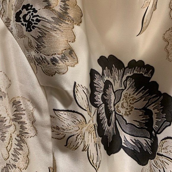 ALISASTYLE DRESS.                                     MAKE AN OFFER !! - Picture 4 of 6